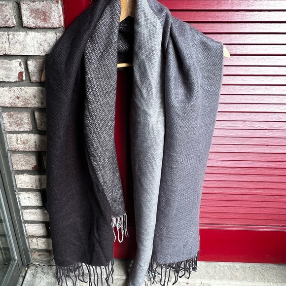 H&M Accessories - H&M blanket scarf